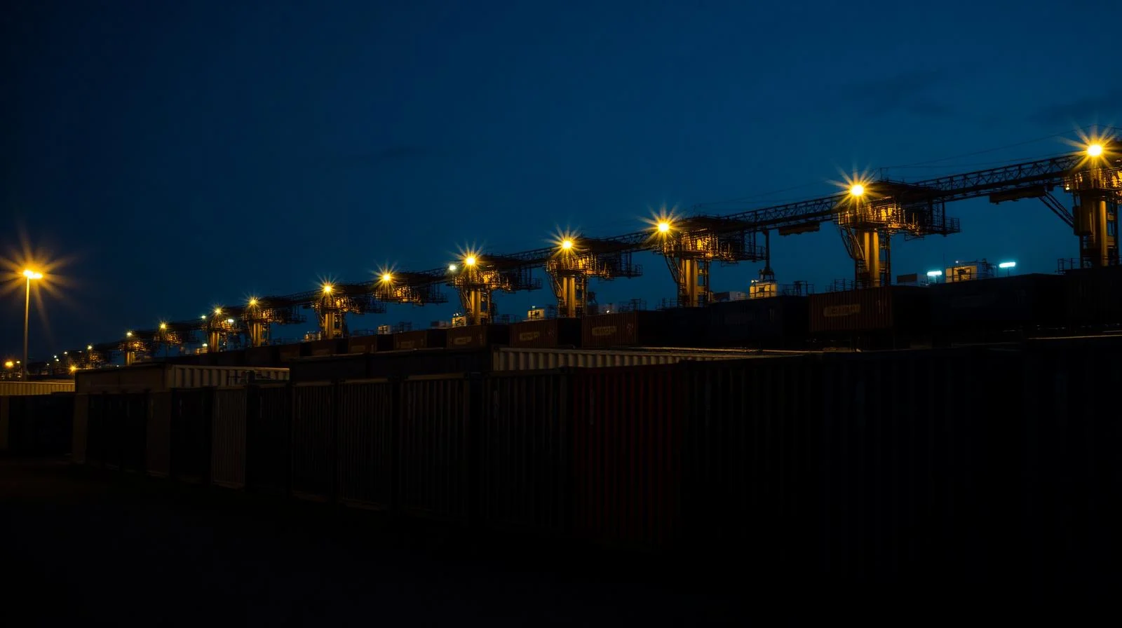 encosa sichert 25 Mio. Euro für Erweiterung industrieller Batteriespeicher – KI-generiertes Symbolbild